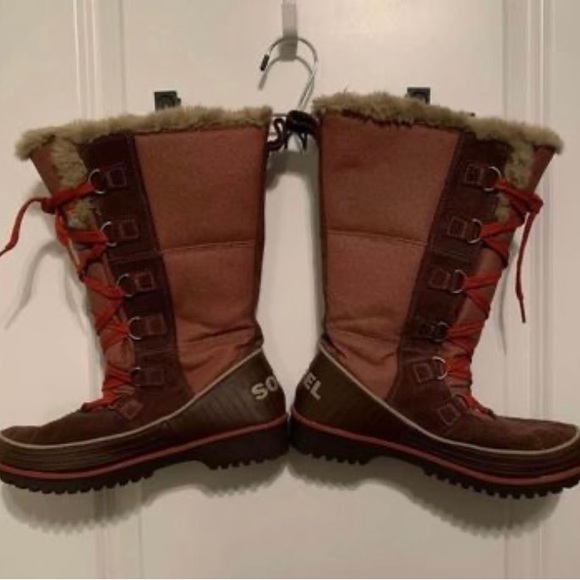 Sorel Tivoli II tall snow boot size 7.5 - Picture 6 of 8